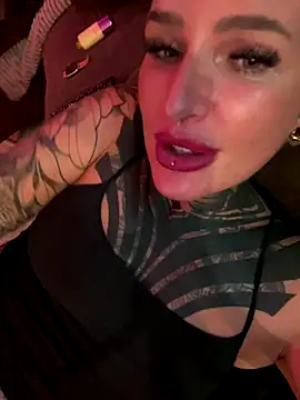Snapshot of InkedBiitch chatting on 10.14.25 InkedBiitch online show from 10.14.25