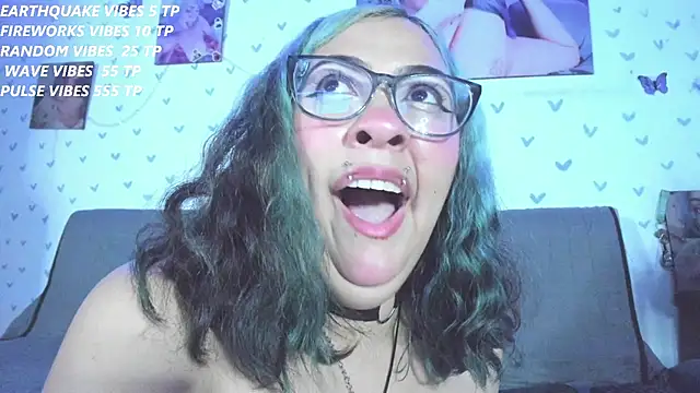 Snapshot of OnlyBluex chatting on 01.08.25 OnlyBluex online show from 01.08.25