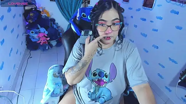 Snapshot of OnlyBluex chatting on 10.15.25 OnlyBluex online show from 10.15.25