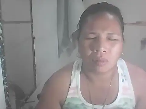 Snapshot of hotwet_mama4uxx chatting on 03.04.25 hotwet mama4uxx online show from 03.04.25