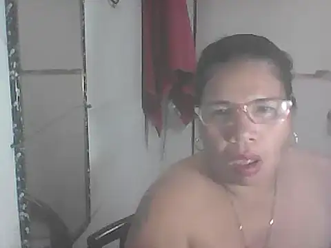 Snapshot of hotwet_mama4uxx chatting on 03.09.25 hotwet mama4uxx online show from 03.09.25