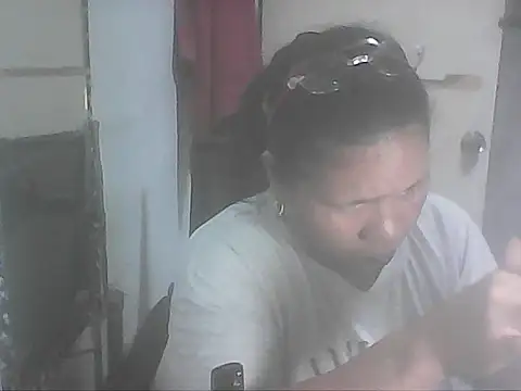 Snapshot of hotwet_mama4uxx chatting on 10.19.25 hotwet mama4uxx online show from 10.19.25