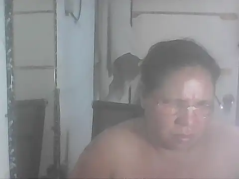 Snapshot of hotwet_mama4uxx chatting on 10.28.25 hotwet mama4uxx online show from 10.28.25