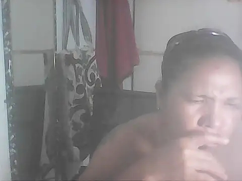 Snapshot of hotwet_mama4uxx chatting on 11.04.25 hotwet mama4uxx online show from 11.04.25