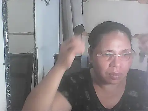 Snapshot of hotwet_mama4uxx chatting on 11.24.25 hotwet mama4uxx online show from 11.24.25