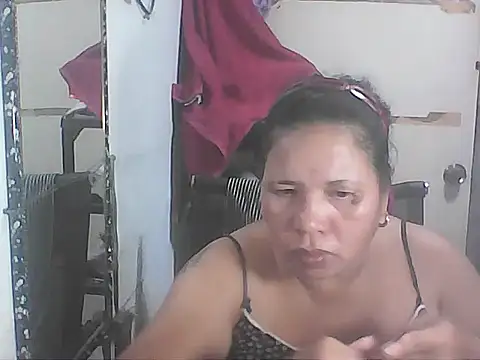 Snapshot of hotwet_mama4uxx chatting on 12.18.25 hotwet mama4uxx online show from 12.18.25
