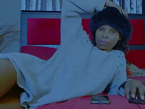 Snapshot of MissParis26 chatting on 11.17.25 MissParis26 online show from 11.17.25