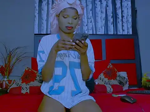 Snapshot of MissParis26 chatting on 11.26.25 MissParis26 online show from 11.26.25