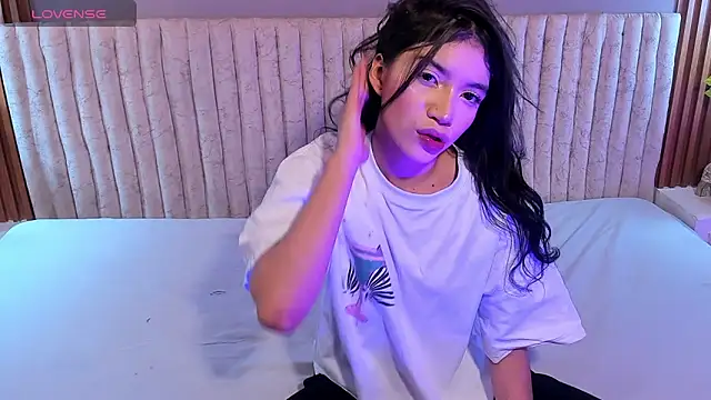 Snapshot of Sweetcristin chatting on 04.28.26 Sweetcristin online show from 04.28.26