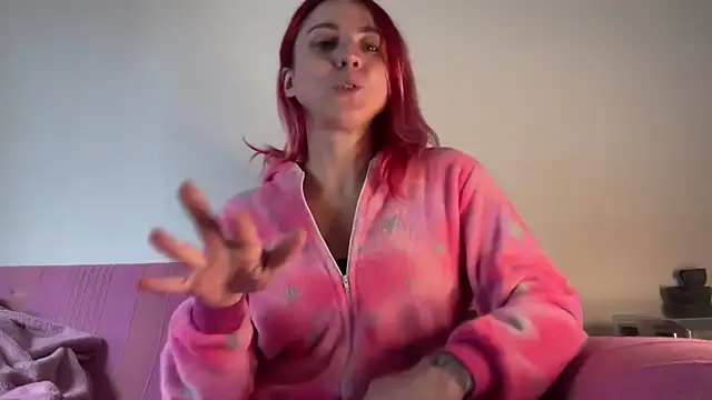 Nikky Divine online show from 01.04.25