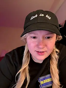 PiggyRose online show from 11.22.25