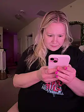 PiggyRose online show from 02.10.26