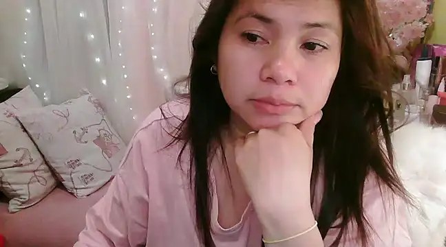 Snapshot of OhmyPinay chatting on 01.27.25 OhmyPinay online show from 01.27.25