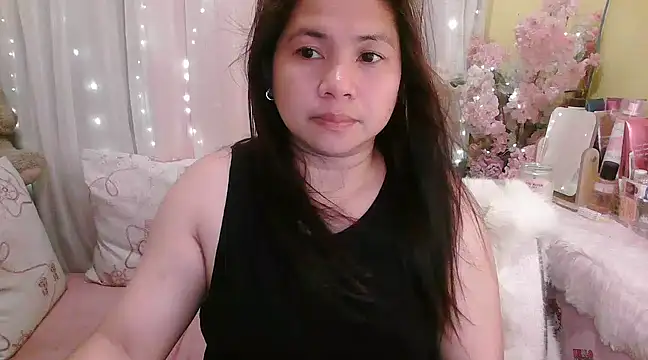Snapshot of OhmyPinay chatting on 02.18.25 OhmyPinay online show from 02.18.25