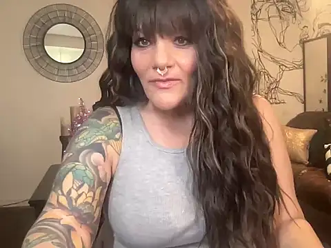 Snapshot of Xoxobigbooty chatting on 12.18.24 Xoxobigbooty online show from 12.18.24