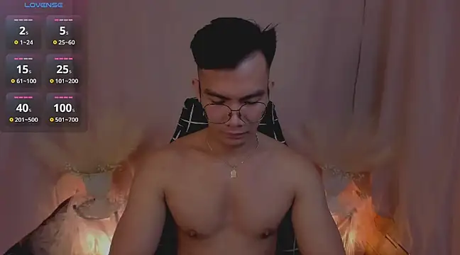 Snapshot of 000batman000 chatting on 12.11.24 000batman000 online show from 12.11.24