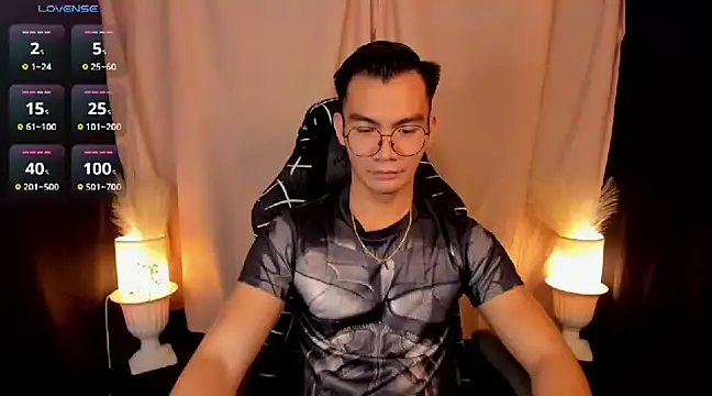 Snapshot of 000batman000 chatting on 02.06.25 000batman000 online show from 02.06.25