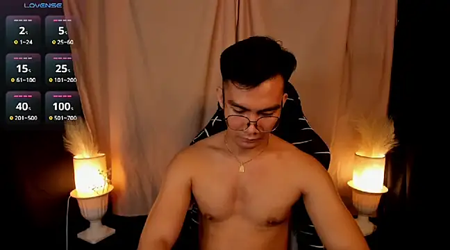 Snapshot of 000batman000 chatting on 02.19.25 000batman000 online show from 02.19.25