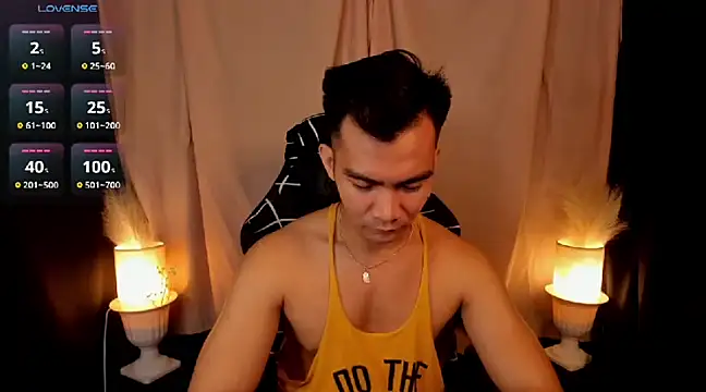 Snapshot of 000batman000 chatting on 02.19.25 000batman000 online show from 02.19.25