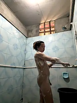 Kiana Lee online show from 11.18.25