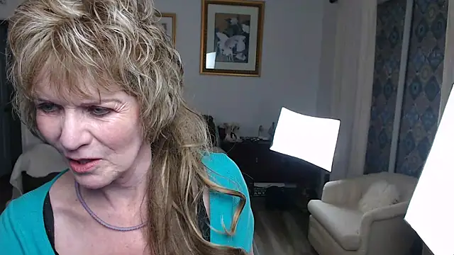 Snapshot of SindeeDix chatting on 02.26.25 SindeeDix online show from 02.26.25