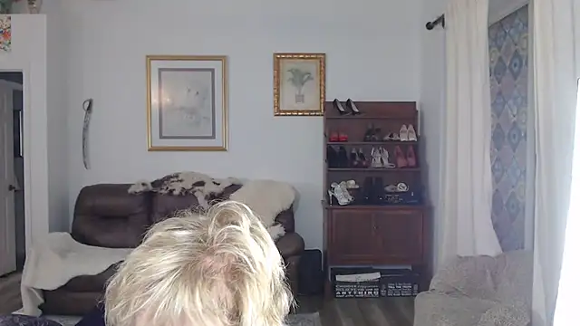 Snapshot of SindeeDix chatting on 11.08.25 SindeeDix online show from 11.08.25