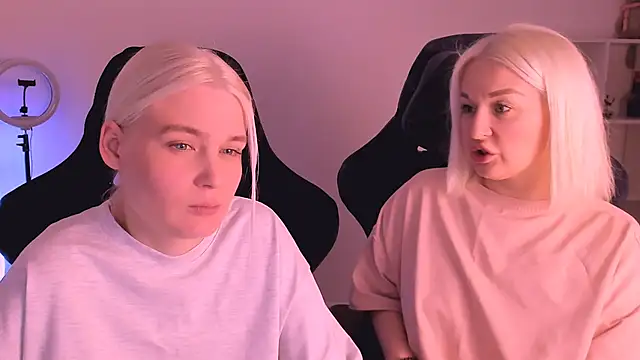 Snapshot of hotblonds chatting on 01.20.25 hotblonds online show from 01.20.25