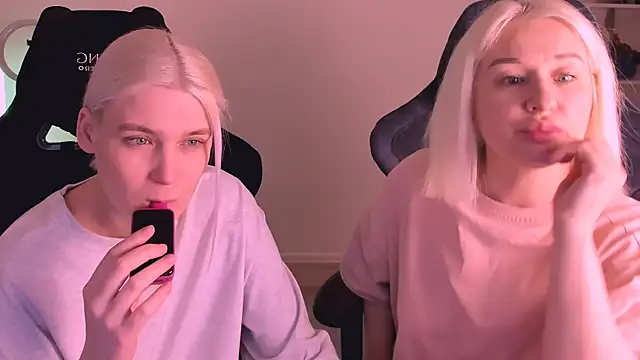 Snapshot of hotblonds chatting on 01.27.25 hotblonds online show from 01.27.25