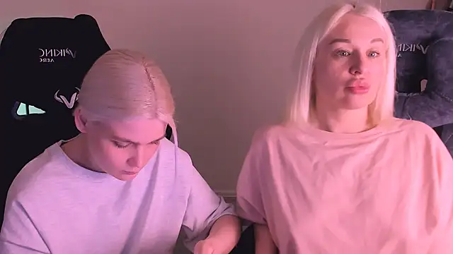 Snapshot of hotblonds chatting on 01.27.25 hotblonds online show from 01.27.25
