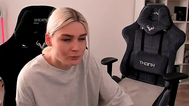 Snapshot of hotblonds chatting on 02.23.25 hotblonds online show from 02.23.25