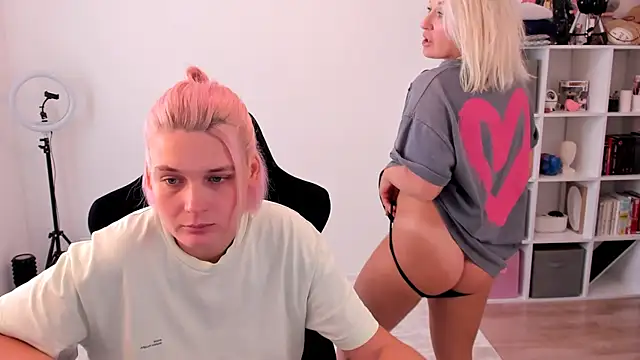 Snapshot of hotblonds chatting on 10.02.25 hotblonds online show from 10.02.25