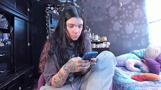 Snapshot of Lilmarieee chatting on 12.22.25 Lilmarieee online show from 12.22.25