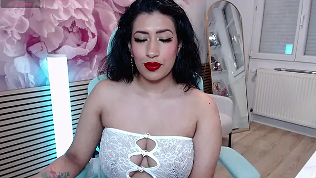 Snapshot of elettra_love chatting on 03.08.25 elettra love online show from 03.08.25