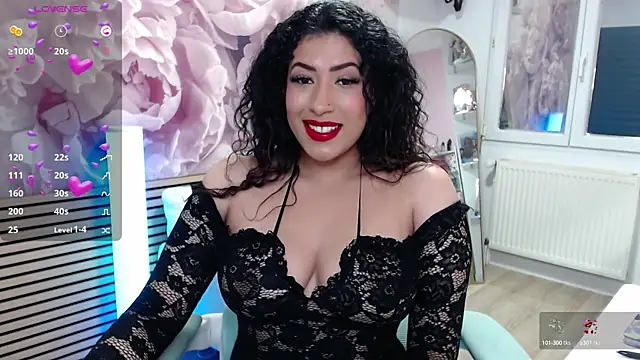 Snapshot of elettra_love chatting on 10.18.25 elettra love online show from 10.18.25