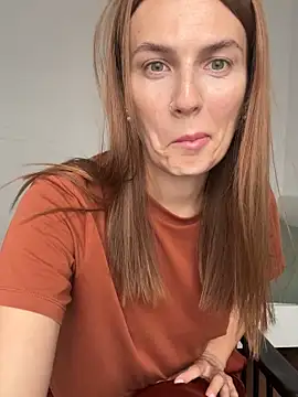 Snapshot of BritneyHall chatting on 06.01.26 BritneyHall online show from 06.01.26