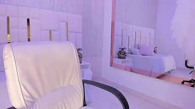 Snapshot of Meghan_stonne_ chatting on 10.25.25 Meghan stonne online show from 10.25.25