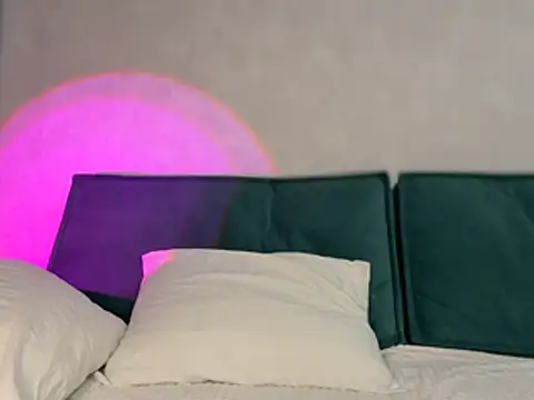 Kira Quinn online show from 02.05.26