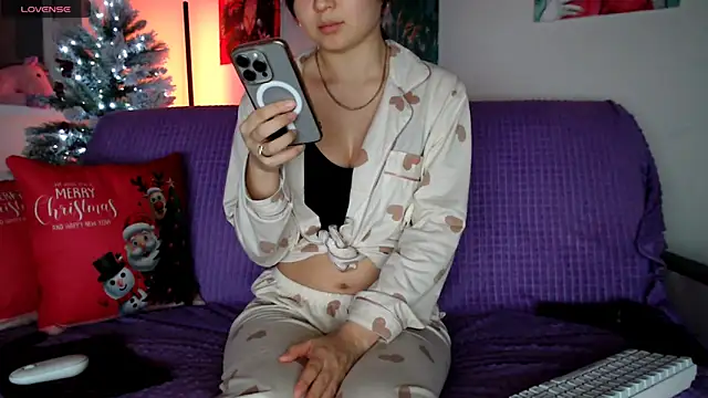 Snapshot of Lili_asian chatting on 12.18.24 Lili asian online show from 12.18.24