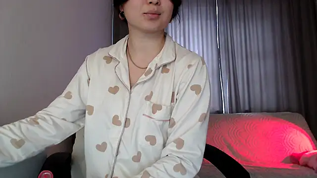 Snapshot of Lili_asian chatting on 10.17.25 Lili asian online show from 10.17.25