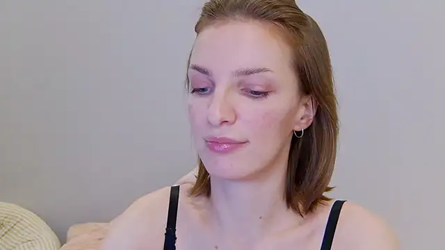 Snapshot of Beauty_Alex chatting on 01.05.25 Beauty Alex online show from 01.05.25