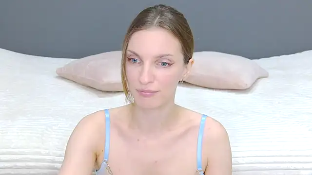 Snapshot of Beauty_Alex chatting on 10.12.25 Beauty Alex online show from 10.12.25