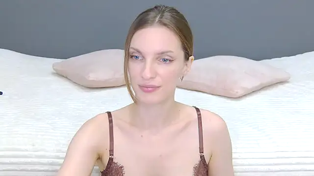 Snapshot of Beauty_Alex chatting on 10.14.25 Beauty Alex online show from 10.14.25