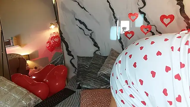 Madissononee online show from 02.15.25