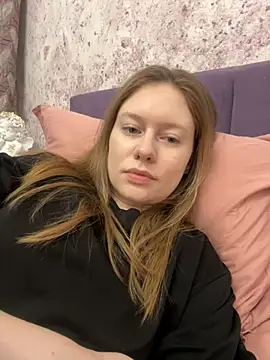 Snapshot of ConnieDaw chatting on 12.19.24 ConnieDaw online show from 12.19.24