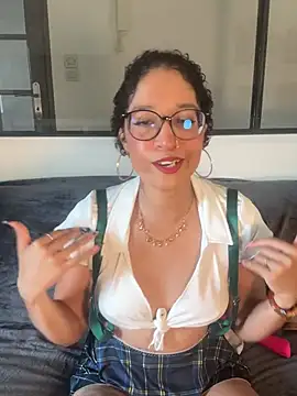 Snapshot of Lauyako chatting on 06.26.26 Lauyako online show from 06.26.26