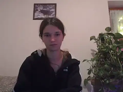 Snapshot of Geile-Luna chatting on 12.23.24 Geile-Luna online show from 12.23.24