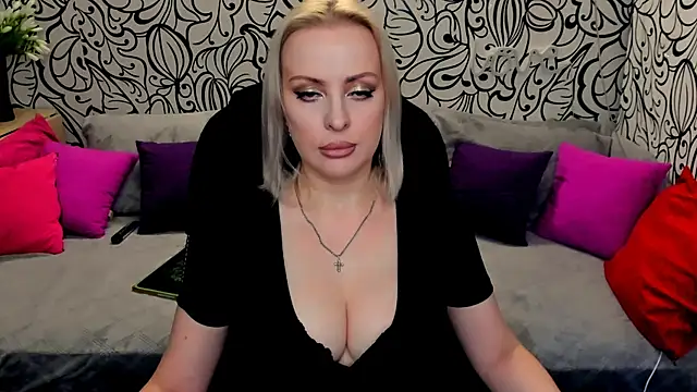 Snapshot of Hotdreamhere chatting on 12.12.24 Hotdreamhere online show from 12.12.24