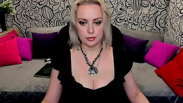 Snapshot of Hotdreamhere chatting on 12.27.24 Hotdreamhere online show from 12.27.24