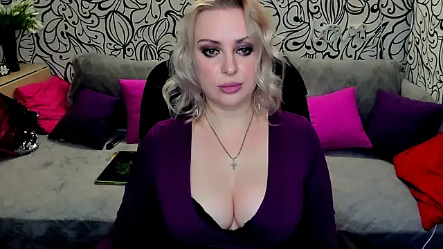 Snapshot of Hotdreamhere chatting on 01.13.25 Hotdreamhere online show from 01.13.25