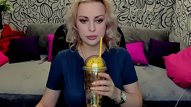 Snapshot of Hotdreamhere chatting on 03.20.25 Hotdreamhere online show from 03.20.25